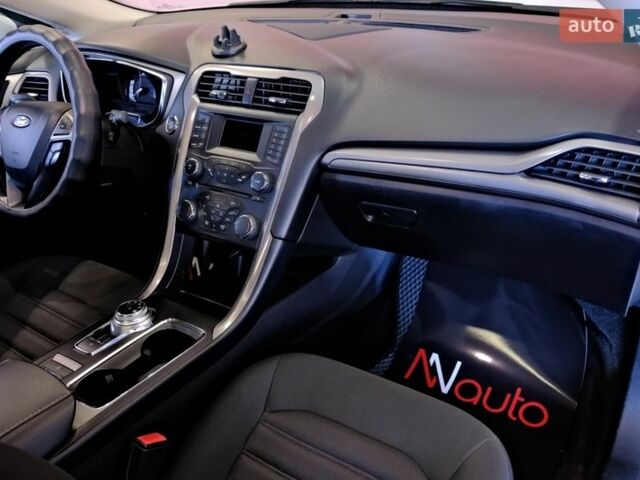 Білий Форд Фьюжен, об'ємом двигуна 2 л та пробігом 176 тис. км за 14500 $, фото 33 на Automoto.ua