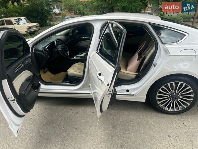 Білий Форд Фьюжен, об'ємом двигуна 2 л та пробігом 115 тис. км за 15100 $, фото 20 на Automoto.ua