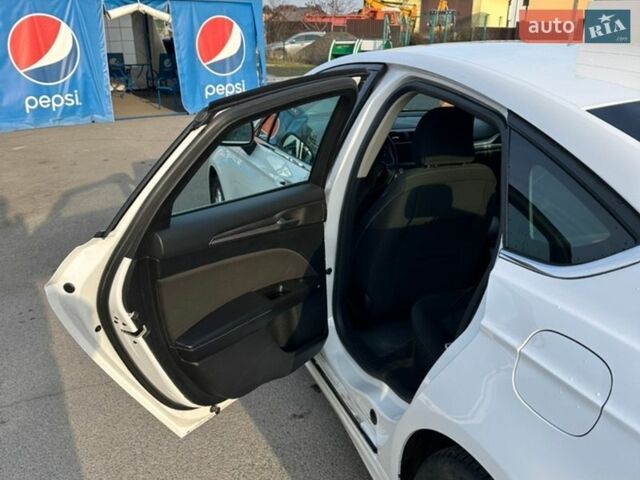Белый Форд Фьюжн, объемом двигателя 2.5 л и пробегом 120 тыс. км за 13500 $, фото 15 на Automoto.ua