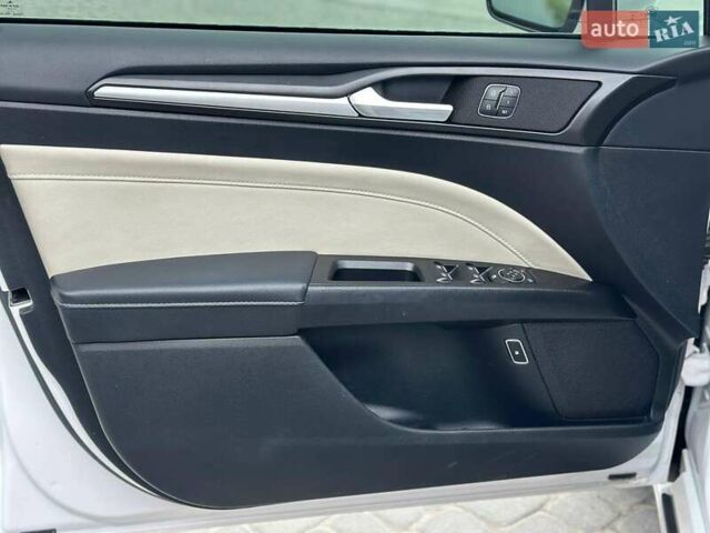 Белый Форд Фьюжн, объемом двигателя 2 л и пробегом 65 тыс. км за 17290 $, фото 16 на Automoto.ua