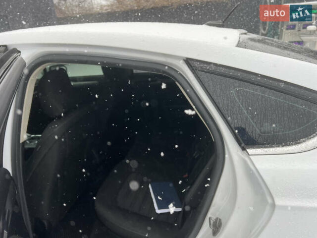 Белый Форд Фьюжн, объемом двигателя 2.5 л и пробегом 175 тыс. км за 10500 $, фото 19 на Automoto.ua