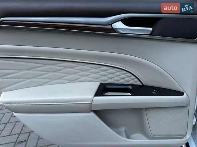 Білий Форд Фьюжен, об'ємом двигуна 2 л та пробігом 120 тис. км за 15440 $, фото 10 на Automoto.ua