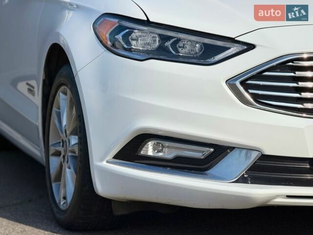 Белый Форд Фьюжн, объемом двигателя 2 л и пробегом 182 тыс. км за 15650 $, фото 7 на Automoto.ua