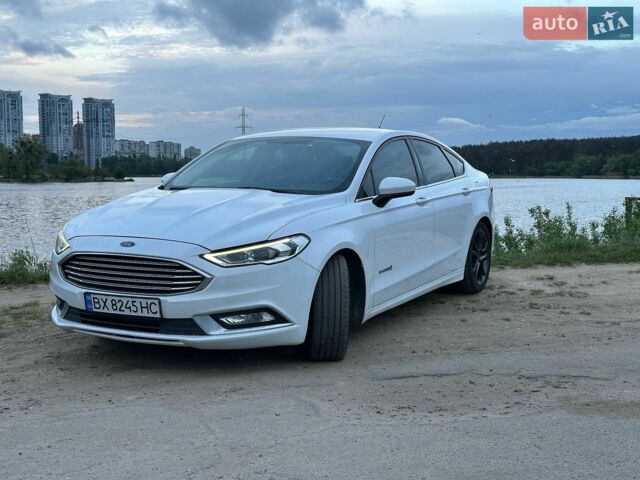 Білий Форд Фьюжен, об'ємом двигуна 2 л та пробігом 144 тис. км за 14600 $, фото 2 на Automoto.ua