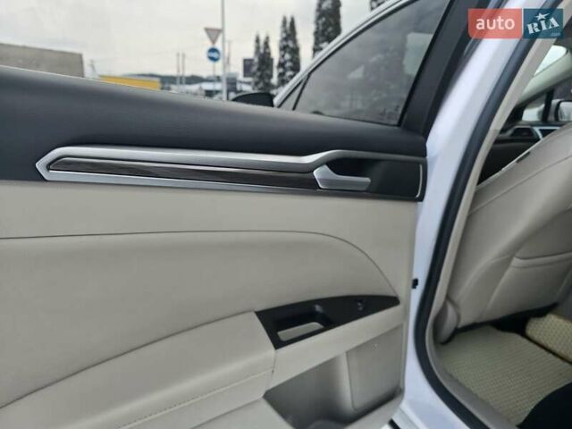 Белый Форд Фьюжн, объемом двигателя 1.5 л и пробегом 99 тыс. км за 12900 $, фото 10 на Automoto.ua