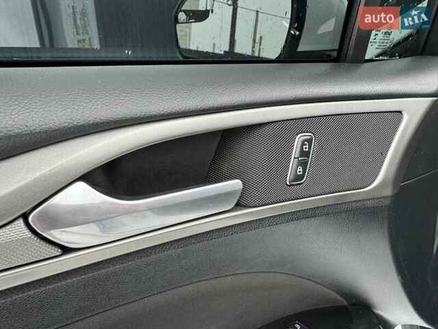 Білий Форд Фьюжен, об'ємом двигуна 2.5 л та пробігом 252 тис. км за 9400 $, фото 31 на Automoto.ua