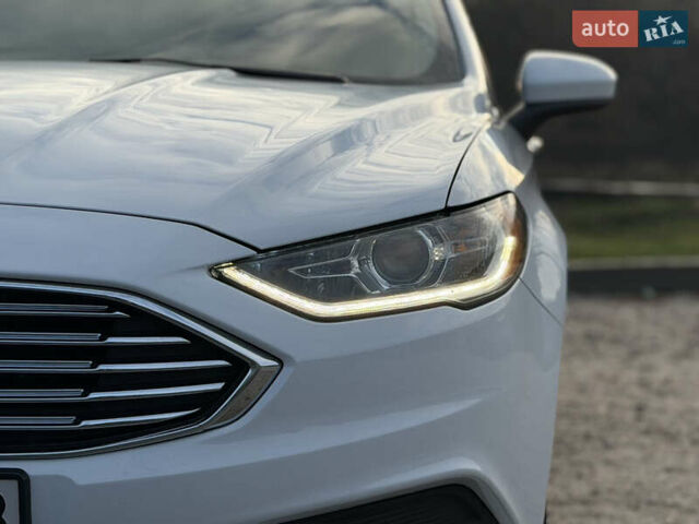 Білий Форд Фьюжен, об'ємом двигуна 2 л та пробігом 175 тис. км за 12500 $, фото 3 на Automoto.ua