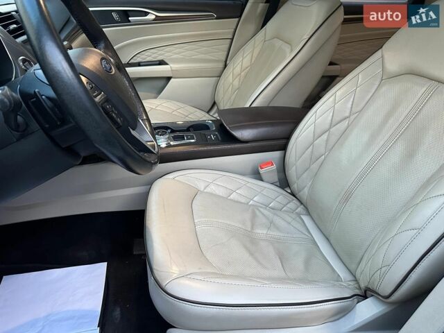 Білий Форд Фьюжен, об'ємом двигуна 2 л та пробігом 120 тис. км за 13300 $, фото 4 на Automoto.ua