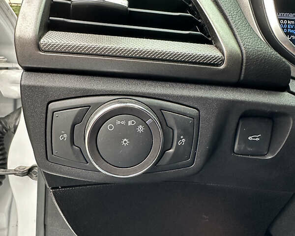 Білий Форд Фьюжен, об'ємом двигуна 2 л та пробігом 108 тис. км за 13500 $, фото 11 на Automoto.ua