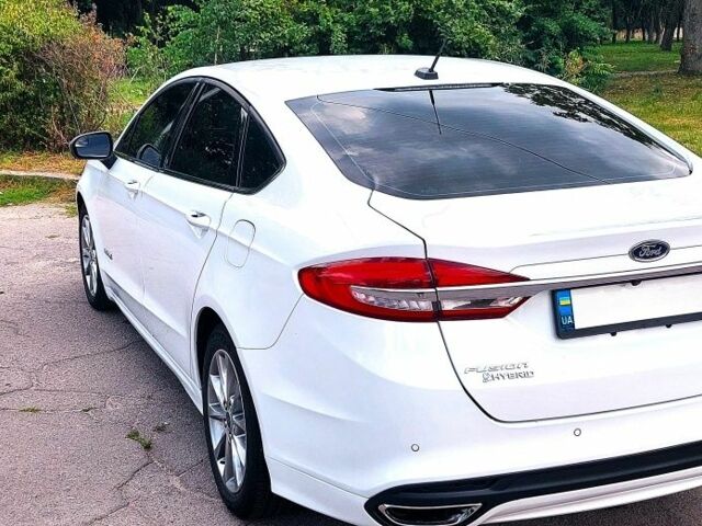 Белый Форд Фьюжн, объемом двигателя 2 л и пробегом 120 тыс. км за 14000 $, фото 3 на Automoto.ua