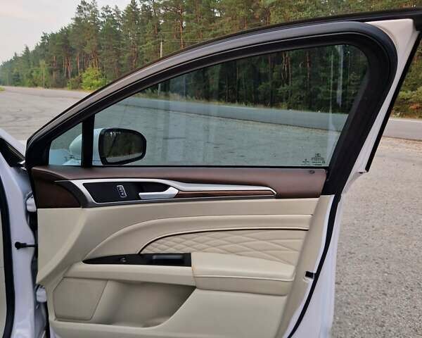 Белый Форд Фьюжн, объемом двигателя 2 л и пробегом 140 тыс. км за 18500 $, фото 16 на Automoto.ua