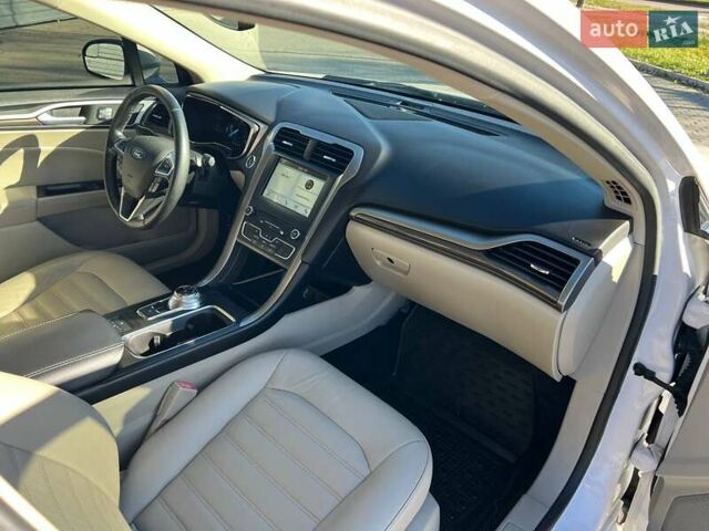 Білий Форд Фьюжен, об'ємом двигуна 2 л та пробігом 174 тис. км за 14700 $, фото 5 на Automoto.ua