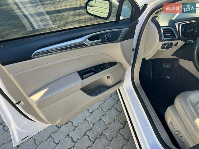 Білий Форд Фьюжен, об'ємом двигуна 2 л та пробігом 174 тис. км за 14700 $, фото 9 на Automoto.ua