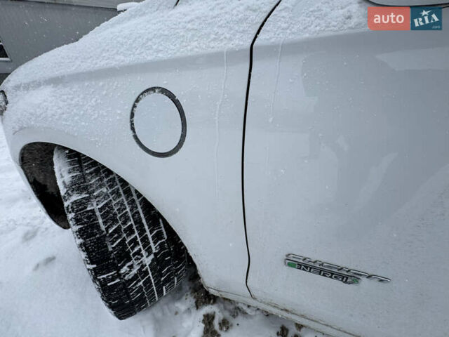 Белый Форд Фьюжн, объемом двигателя 2 л и пробегом 195 тыс. км за 13500 $, фото 11 на Automoto.ua