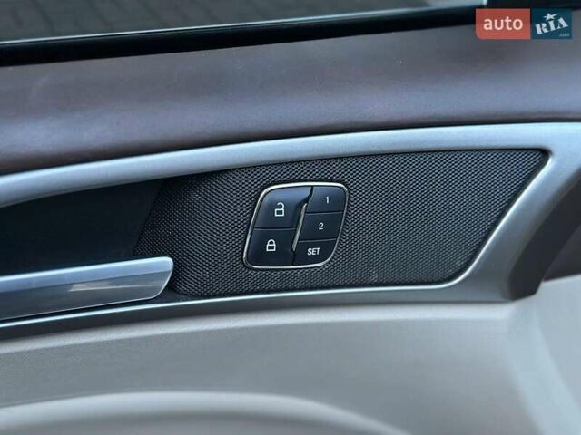 Білий Форд Фьюжен, об'ємом двигуна 2 л та пробігом 120 тис. км за 15440 $, фото 16 на Automoto.ua