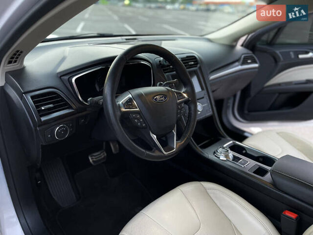 Белый Форд Фьюжн, объемом двигателя 2 л и пробегом 88 тыс. км за 14700 $, фото 7 на Automoto.ua