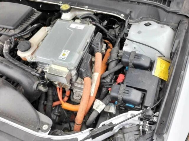 Білий Форд Фьюжен, об'ємом двигуна 2 л та пробігом 125 тис. км за 10600 $, фото 10 на Automoto.ua