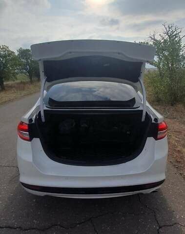 Белый Форд Фьюжн, объемом двигателя 2 л и пробегом 102 тыс. км за 12500 $, фото 6 на Automoto.ua