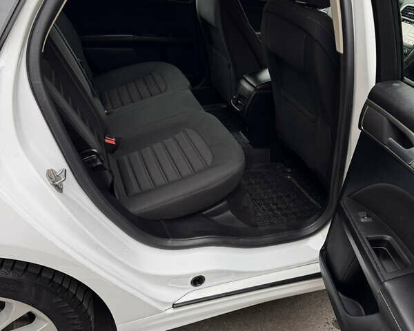 Білий Форд Фьюжен, об'ємом двигуна 2 л та пробігом 68 тис. км за 17200 $, фото 25 на Automoto.ua