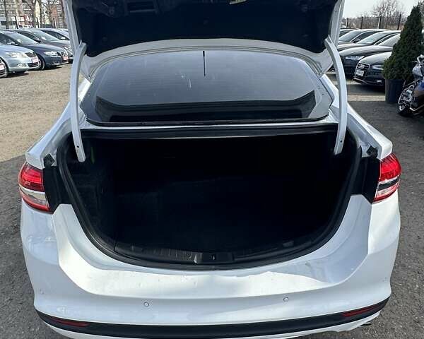 Белый Форд Фьюжн, объемом двигателя 2 л и пробегом 55 тыс. км за 14700 $, фото 10 на Automoto.ua