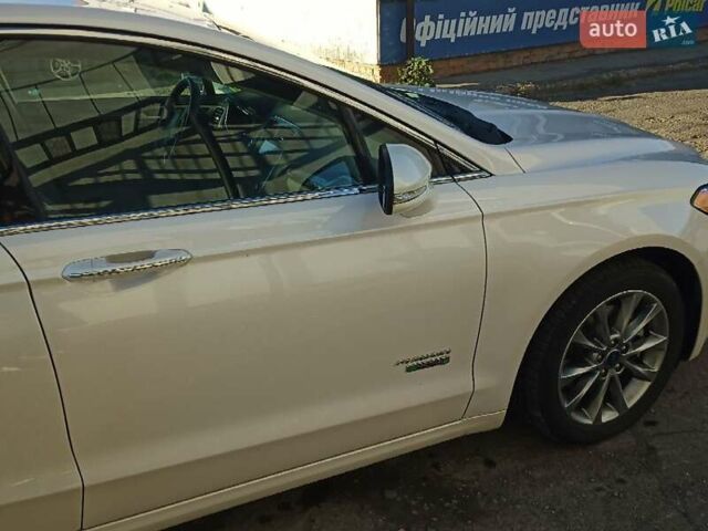 Білий Форд Фьюжен, об'ємом двигуна 2 л та пробігом 178 тис. км за 19999 $, фото 4 на Automoto.ua