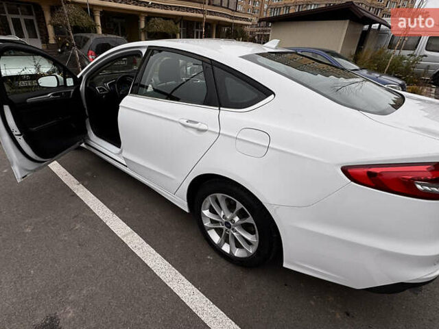 Білий Форд Фьюжен, об'ємом двигуна 2 л та пробігом 68 тис. км за 17200 $, фото 16 на Automoto.ua