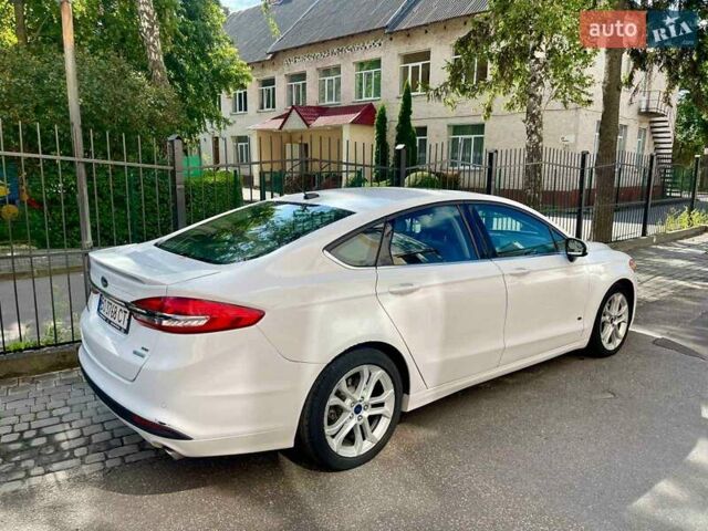 Белый Форд Фьюжн, объемом двигателя 1.5 л и пробегом 75 тыс. км за 12000 $, фото 1 на Automoto.ua