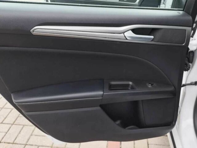 Білий Форд Фьюжен, об'ємом двигуна 2 л та пробігом 125 тис. км за 10600 $, фото 8 на Automoto.ua