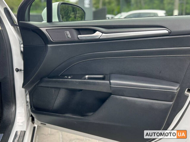 Белый Форд Фьюжн, объемом двигателя 2 л и пробегом 92 тыс. км за 12800 $, фото 18 на Automoto.ua