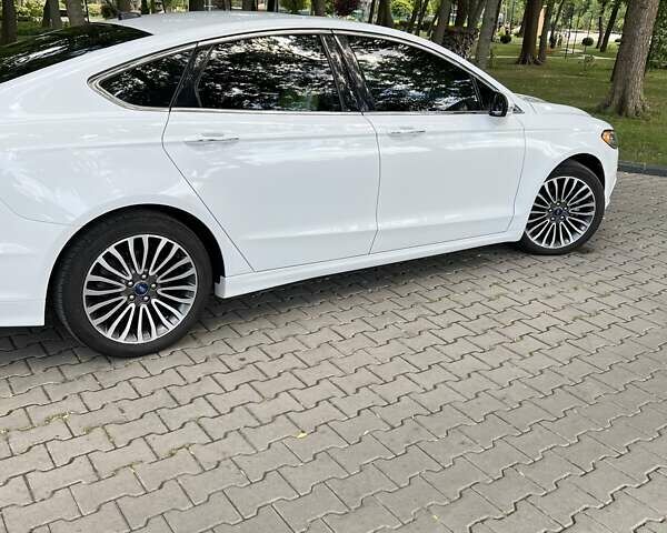 Білий Форд Фьюжен, об'ємом двигуна 2 л та пробігом 111 тис. км за 16000 $, фото 2 на Automoto.ua