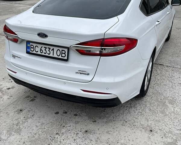 Білий Форд Фьюжен, об'ємом двигуна 2 л та пробігом 165 тис. км за 13600 $, фото 3 на Automoto.ua