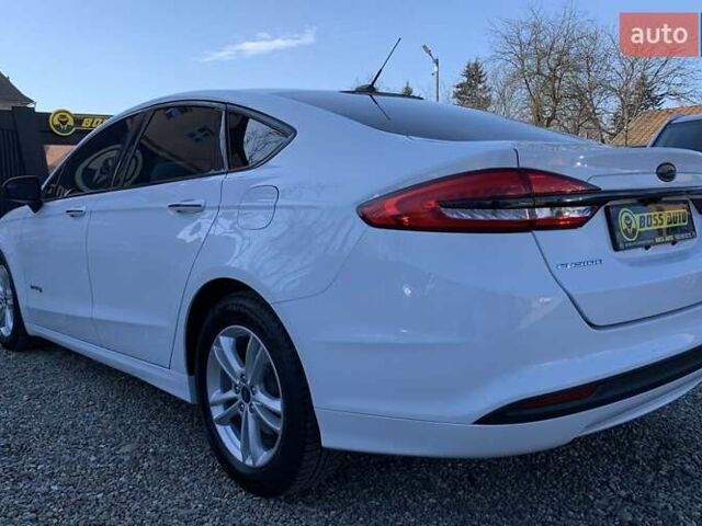 Белый Форд Фьюжн, объемом двигателя 2 л и пробегом 137 тыс. км за 14800 $, фото 3 на Automoto.ua