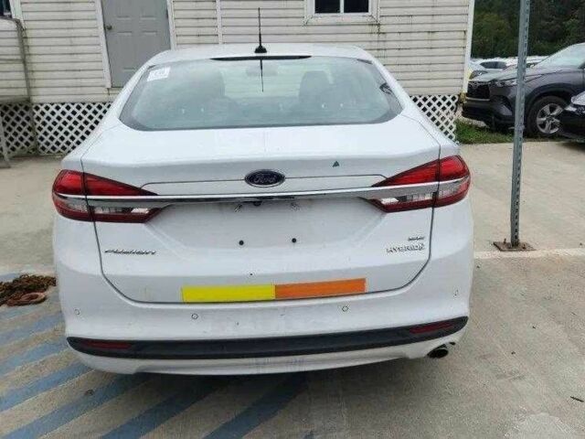 Білий Форд Фьюжен, об'ємом двигуна 2 л та пробігом 157 тис. км за 12000 $, фото 2 на Automoto.ua