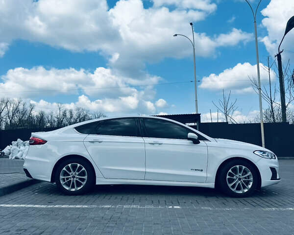 Форд Фьюжн 2018 в Днепре (Днепропетровске) на Automoto.ua Белый Форд Фьюжн, объемом двигателя 2 л и пробегом 130 тыс. км за 14400 $, фото 4 на Automoto.ua
