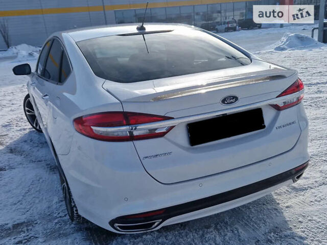 Белый Форд Фьюжн, объемом двигателя 2 л и пробегом 122 тыс. км за 13800 $, фото 2 на Automoto.ua