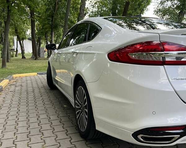 Білий Форд Фьюжен, об'ємом двигуна 2 л та пробігом 111 тис. км за 16000 $, фото 6 на Automoto.ua