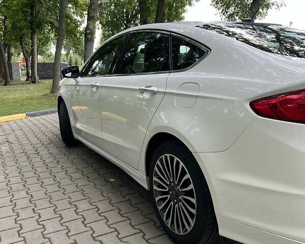 Білий Форд Фьюжен, об'ємом двигуна 2 л та пробігом 111 тис. км за 16000 $, фото 5 на Automoto.ua