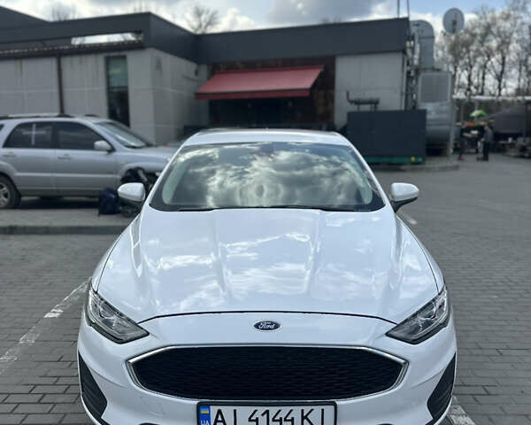 Форд Фьюжн 2018 в Днепре (Днепропетровске) на Automoto.ua Белый Форд Фьюжн, объемом двигателя 2 л и пробегом 130 тыс. км за 14400 $, фото 2 на Automoto.ua