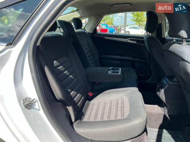 Білий Форд Фьюжен, об'ємом двигуна 2 л та пробігом 180 тис. км за 15750 $, фото 4 на Automoto.ua