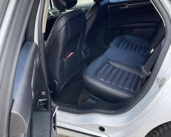 Білий Форд Фьюжен, об'ємом двигуна 2 л та пробігом 165 тис. км за 13600 $, фото 7 на Automoto.ua