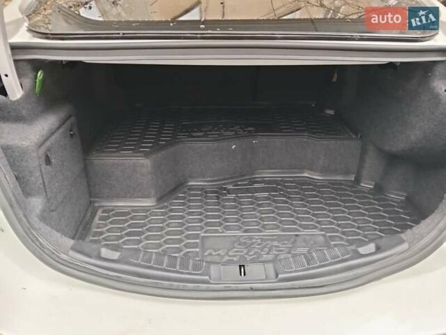 Белый Форд Фьюжн, объемом двигателя 2 л и пробегом 102 тыс. км за 14300 $, фото 19 на Automoto.ua