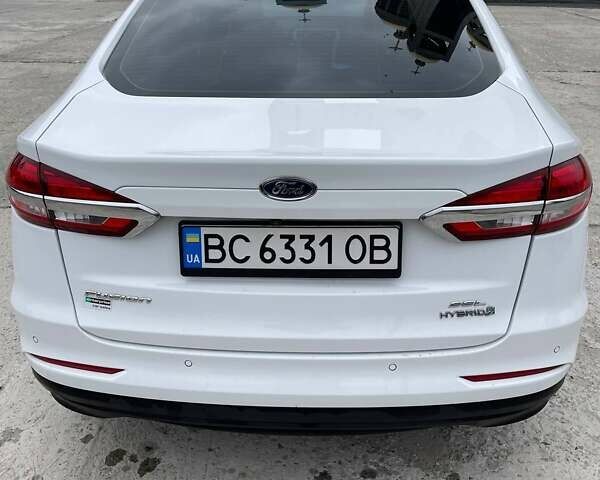 Білий Форд Фьюжен, об'ємом двигуна 2 л та пробігом 165 тис. км за 13600 $, фото 4 на Automoto.ua