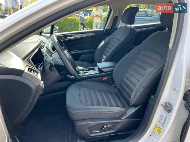 Білий Форд Фьюжен, об'ємом двигуна 2 л та пробігом 180 тис. км за 15750 $, фото 5 на Automoto.ua