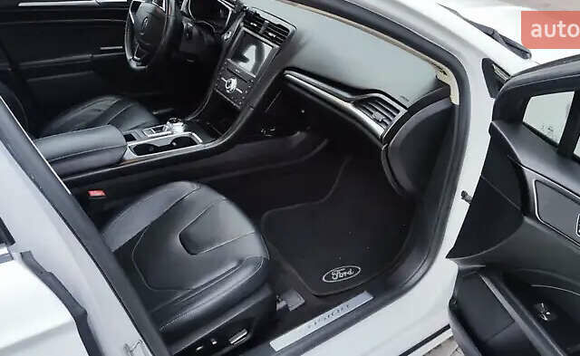 Белый Форд Фьюжн, объемом двигателя 2 л и пробегом 127 тыс. км за 14400 $, фото 7 на Automoto.ua