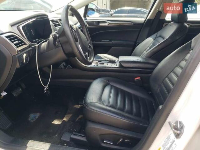 Білий Форд Фьюжен, об'ємом двигуна 2 л та пробігом 137 тис. км за 3600 $, фото 6 на Automoto.ua