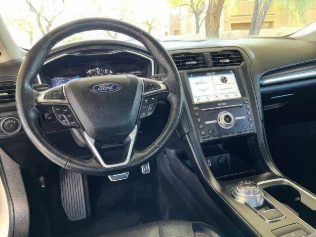 Білий Форд Фьюжен, об'ємом двигуна 2 л та пробігом 89 тис. км за 7000 $, фото 6 на Automoto.ua