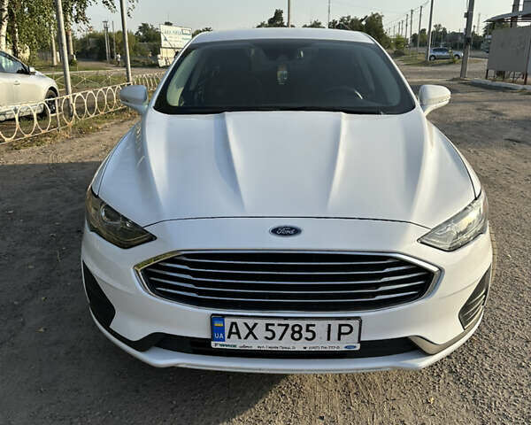 Білий Форд Фьюжен, об'ємом двигуна 2 л та пробігом 62 тис. км за 15500 $, фото 1 на Automoto.ua