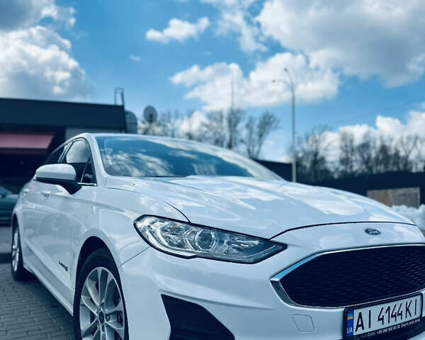 Форд Фьюжн 2018 в Днепре (Днепропетровске) на Automoto.ua Белый Форд Фьюжн, объемом двигателя 2 л и пробегом 130 тыс. км за 14400 $, фото 5 на Automoto.ua
