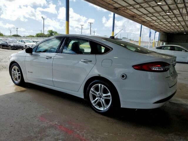 Белый Форд Фьюжн, объемом двигателя 0 л и пробегом 96 тыс. км за 2900 $, фото 1 на Automoto.ua