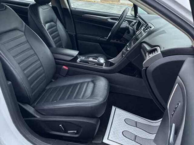 Белый Форд Фьюжн, объемом двигателя 2 л и пробегом 36 тыс. км за 10000 $, фото 9 на Automoto.ua